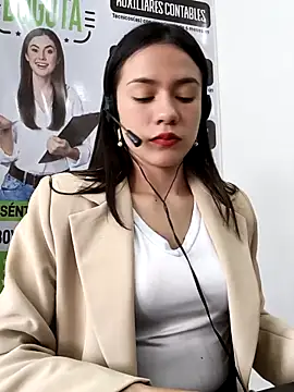 Snapshot of CHARLOTTE__05 chatting on 11-10-25, 12:37 CHARLOTTE 05 online show from 11-10-25, 12:37