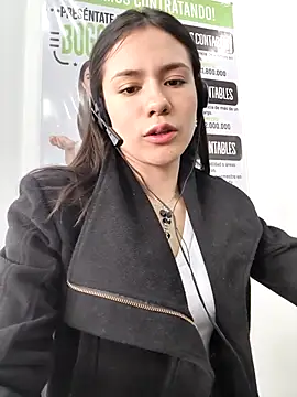 Snapshot of CHARLOTTE__05 chatting on 11-13-25, 12:26 CHARLOTTE 05 online show from 11-13-25, 12:26