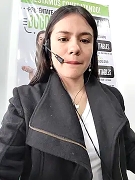 Snapshot of CHARLOTTE__05 chatting on 11-20-25, 12:38 CHARLOTTE 05 online show from 11-20-25, 12:38