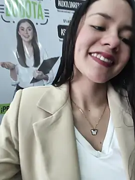 Snapshot of CHARLOTTE__05 chatting on 12-01-25, 12:10 CHARLOTTE 05 online show from 12-01-25, 12:10