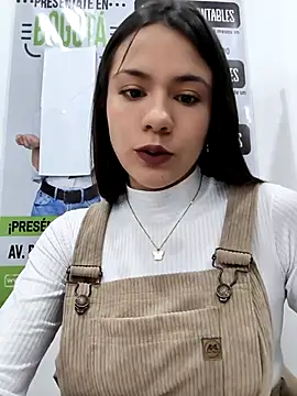 Snapshot of CHARLOTTE__05 chatting on 12-15-25, 12:09 CHARLOTTE 05 online show from 12-15-25, 12:09