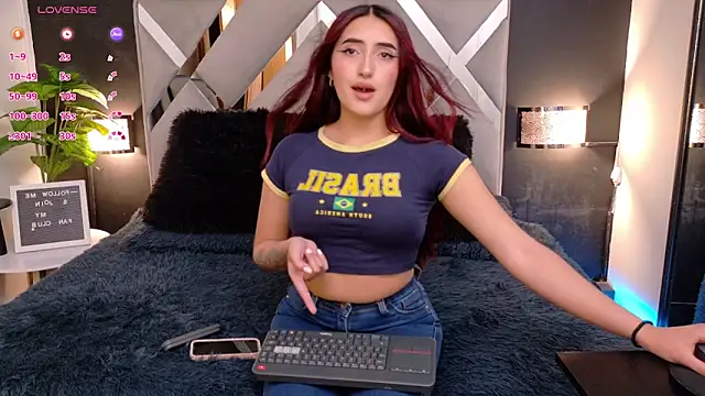 Snapshot of Miia_bunny chatting on 10-04-25, 08:40 Miia bunny online show from 10-04-25, 08:40