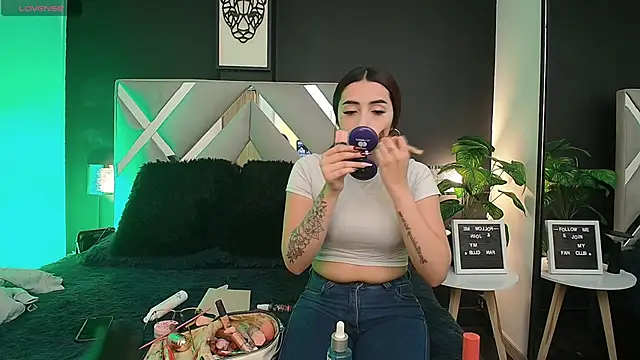 Snapshot of Miia_bunny chatting on 10-24-25, 08:49 Miia bunny online show from 10-24-25, 08:49