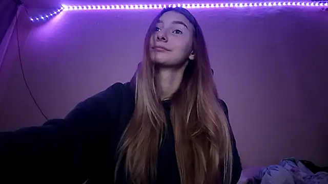 Nymera flare online show from 11-18-25, 06:29