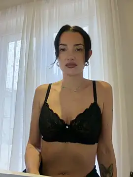 Snapshot of Remirosee chatting on 12-23-25, 11:08 Remirosee online show from 12-23-25, 11:08