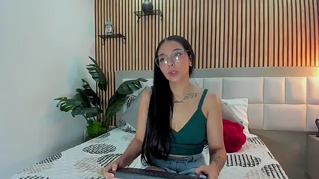 Roseaurora online show from 12-03-25, 12:36