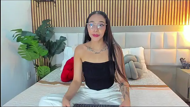 Roseaurora online show from 02-23-26, 12:46