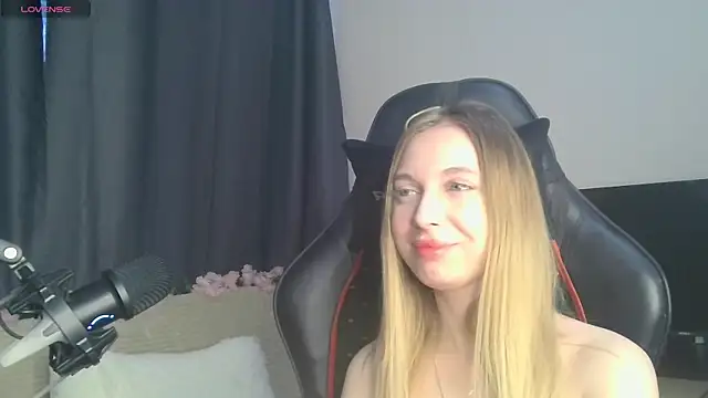 BabbbyFoxxx online show from 10-30-25, 04:36