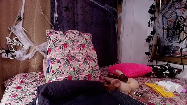 sweegirl69 online show from 10-26-25, 12:11