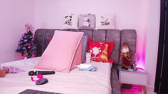Snapshot of sweegirl69 chatting on 12-22-25, 12:02 sweegirl69 online show from 12-22-25, 12:02