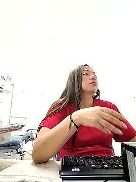 Snapshot of Madisson-04_ chatting on 10-28-25, 07:16 Madisson-04 online show from 10-28-25, 07:16