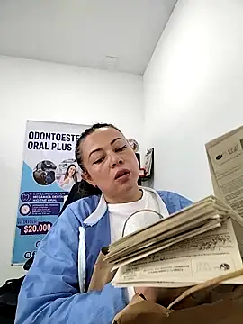 Snapshot of Madisson-04_ chatting on 11-08-25, 07:34 Madisson-04 online show from 11-08-25, 07:34