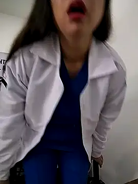 Snapshot of Madisson-04_ chatting on 11-11-25, 03:23 Madisson-04 online show from 11-11-25, 03:23