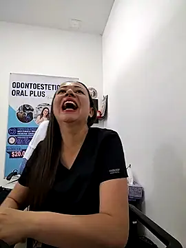 Snapshot of Madisson-04_ chatting on 11-12-25, 03:34 Madisson-04 online show from 11-12-25, 03:34