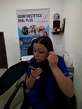 Snapshot of Madisson-04_ chatting on 11-13-25, 06:29 Madisson-04 online show from 11-13-25, 06:29