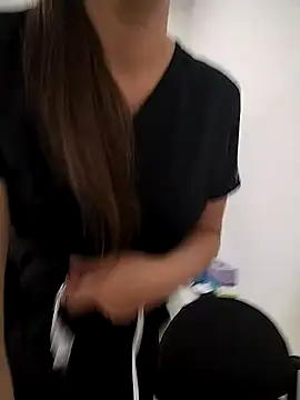 Snapshot of Madisson-04_ chatting on 11-17-25, 12:33 Madisson-04 online show from 11-17-25, 12:33