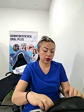 Snapshot of Madisson-04_ chatting on 11-19-25, 12:05 Madisson-04 online show from 11-19-25, 12:05