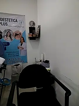 Snapshot of Madisson-04_ chatting on 11-24-25, 03:45 Madisson-04 online show from 11-24-25, 03:45