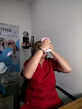 Snapshot of Madisson-04_ chatting on 11-25-25, 12:05 Madisson-04 online show from 11-25-25, 12:05