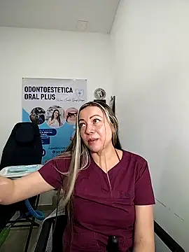 Snapshot of Madisson-04_ chatting on 11-26-25, 03:13 Madisson-04 online show from 11-26-25, 03:13