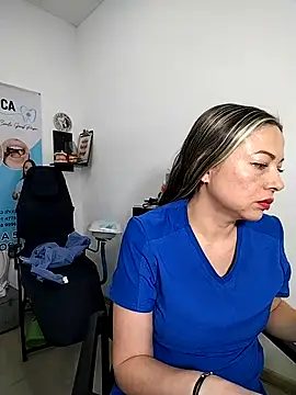 Snapshot of Madisson-04_ chatting on 11-27-25, 06:32 Madisson-04 online show from 11-27-25, 06:32