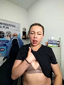 Snapshot of Madisson-04_ chatting on 11-28-25, 12:08 Madisson-04 online show from 11-28-25, 12:08