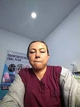 Snapshot of Madisson-04_ chatting on 12-01-25, 06:24 Madisson-04 online show from 12-01-25, 06:24