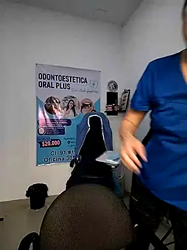 Snapshot of Madisson-04_ chatting on 12-05-25, 06:37 Madisson-04 online show from 12-05-25, 06:37