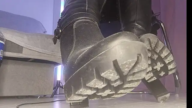 CruelSiren online show from 10-25-25, 10:04