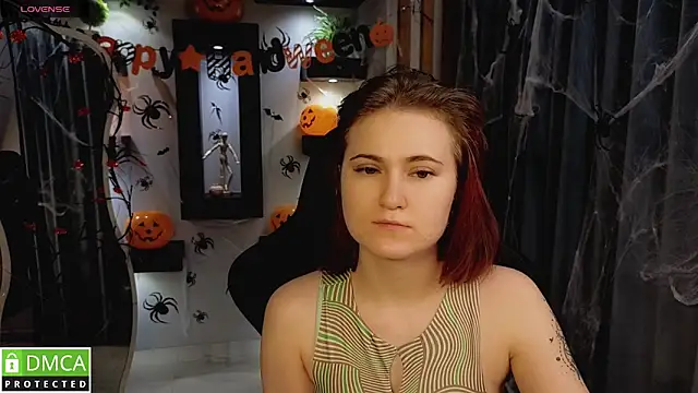 Roxy foxi online show from 10-31-25, 01:06