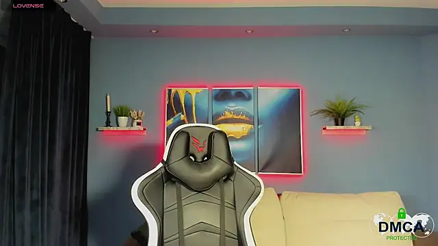 Roxy foxi online show from 11-14-25, 01:04