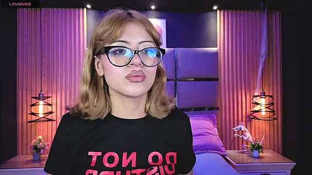 AlanaWalker9 online show from 04-15-26, 11:39