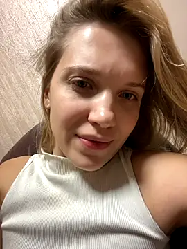 Snapshot of AlisaMyers chatting on 10-02-25, 06:59 AlisaMyers online show from 10-02-25, 06:59