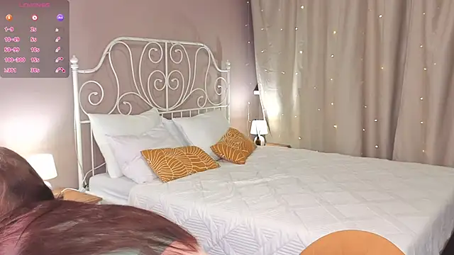 Snapshot of Miss___Eva chatting on 10-08-25, 12:08 Miss Eva online show from 10-08-25, 12:08