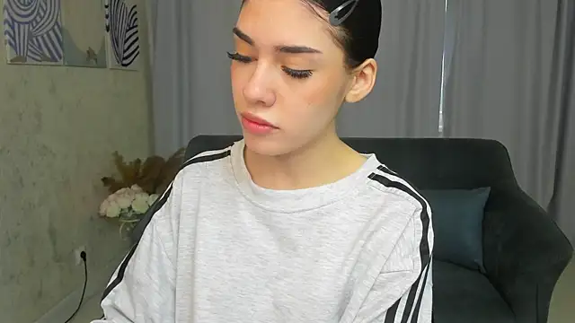 Snapshot of AlicieCarroll chatting on 09-25-25, 02:04 AlicieCarroll online show from 09-25-25, 02:04