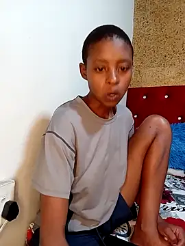 SweetSlenderChoc online show from 04-11-26, 02:16