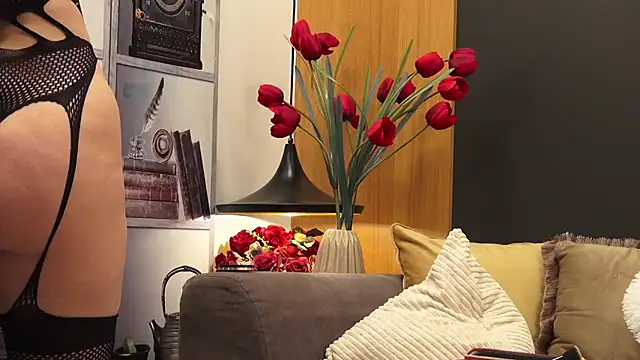 Mia Swano online show from 02-08-26, 10:35