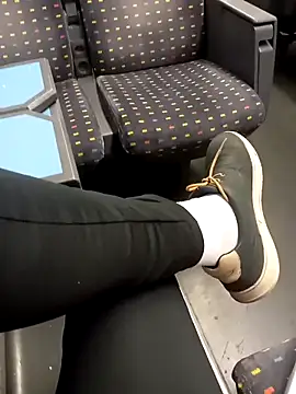 Snapshot of YourBigOne20 chatting on 10-19-25, 09:43 YourBigOne20 online show from 10-19-25, 09:43