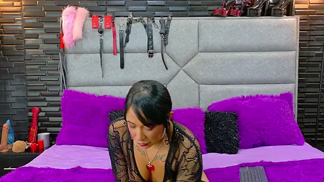 Snapshot of DaiaRousi chatting on 10-15-25, 02:33 DaiaRousi online show from 10-15-25, 02:33