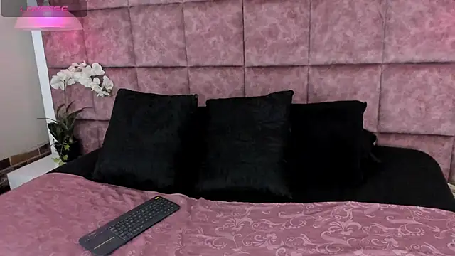 Snapshot of Ely09_ chatting on 11-11-25, 09:15 Ely09 online show from 11-11-25, 09:15