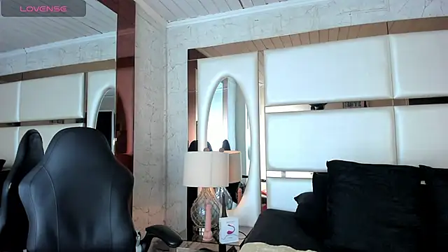 Snapshot of Ely09_ chatting on 02-24-26, 02:04 Ely09 online show from 02-24-26, 02:04