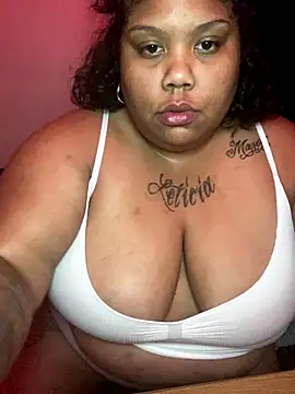 Snapshot of BlaxicanaMami chatting on 10-03-25, 05:37 BlaxicanaMami online show from 10-03-25, 05:37