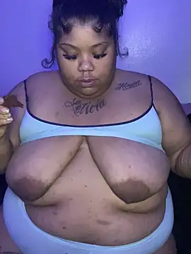 Snapshot of BlaxicanaMami chatting on 10-12-25, 09:03 BlaxicanaMami online show from 10-12-25, 09:03