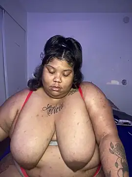 Snapshot of BlaxicanaMami chatting on 10-20-25, 08:04 BlaxicanaMami online show from 10-20-25, 08:04