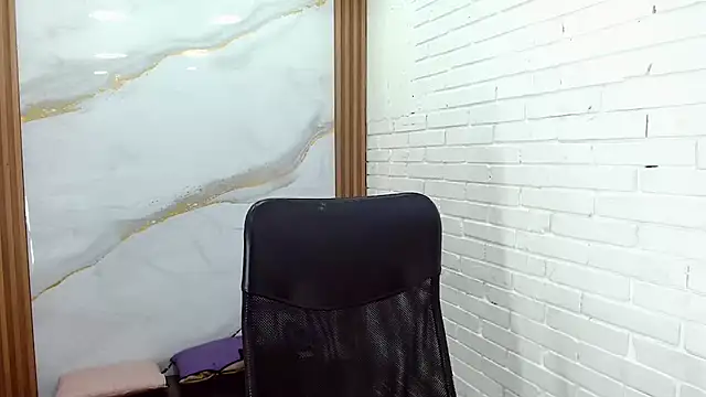 Penelopee Rouse online show from 12-14-25, 07:29