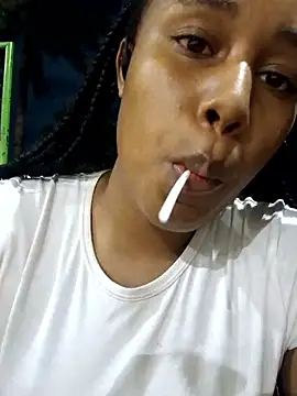 Snapshot of MoniqueMulberry chatting on 12-15-25, 03:55 MoniqueMulberry online show from 12-15-25, 03:55