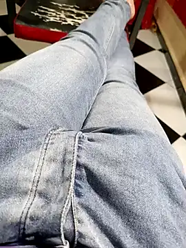 Snapshot of anis3g4 chatting on 10-06-25, 07:00 anis3g4 online show from 10-06-25, 07:00