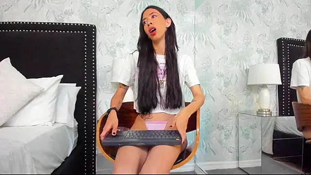 Kendal Foxxx online show from 10-27-25, 12:04