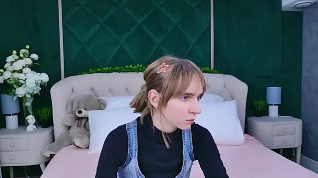 Beverly Gomes online show from 12-16-25, 03:28