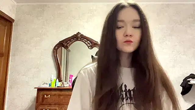 Pikmigirl18 online show from 09-26-25, 11:58